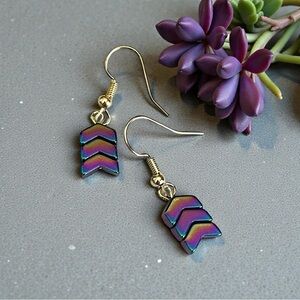5 For $25💫Iridescent Hematite Chevron Dangles Earrings